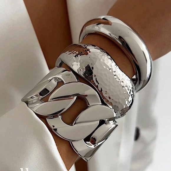Oversized Chain Link Bangle Bracelet, Exaggerated Hollow Out Wavy Smooth Chunkyy - Picture 3 of 4